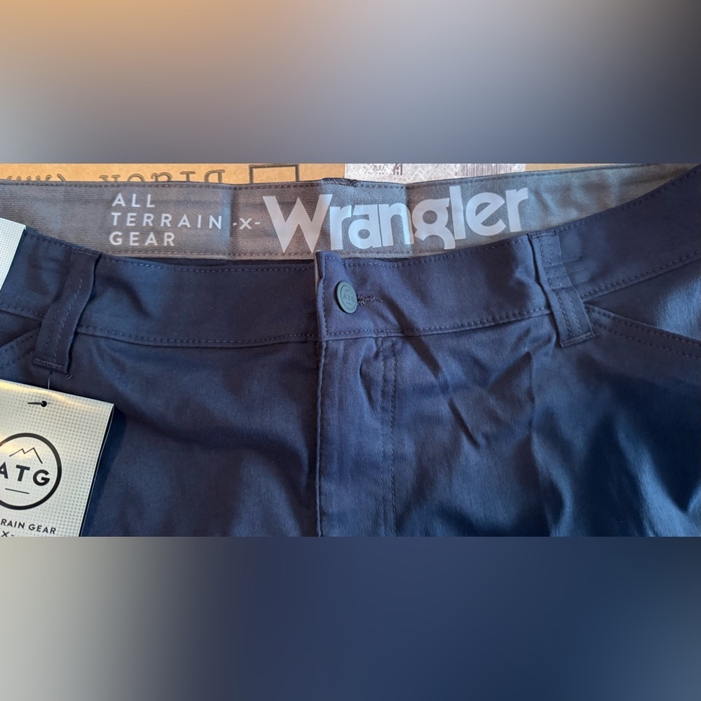 Wrangler Men's ATG 9” All Terrain Performance Utility Short in Navy - Picture 13 of 13